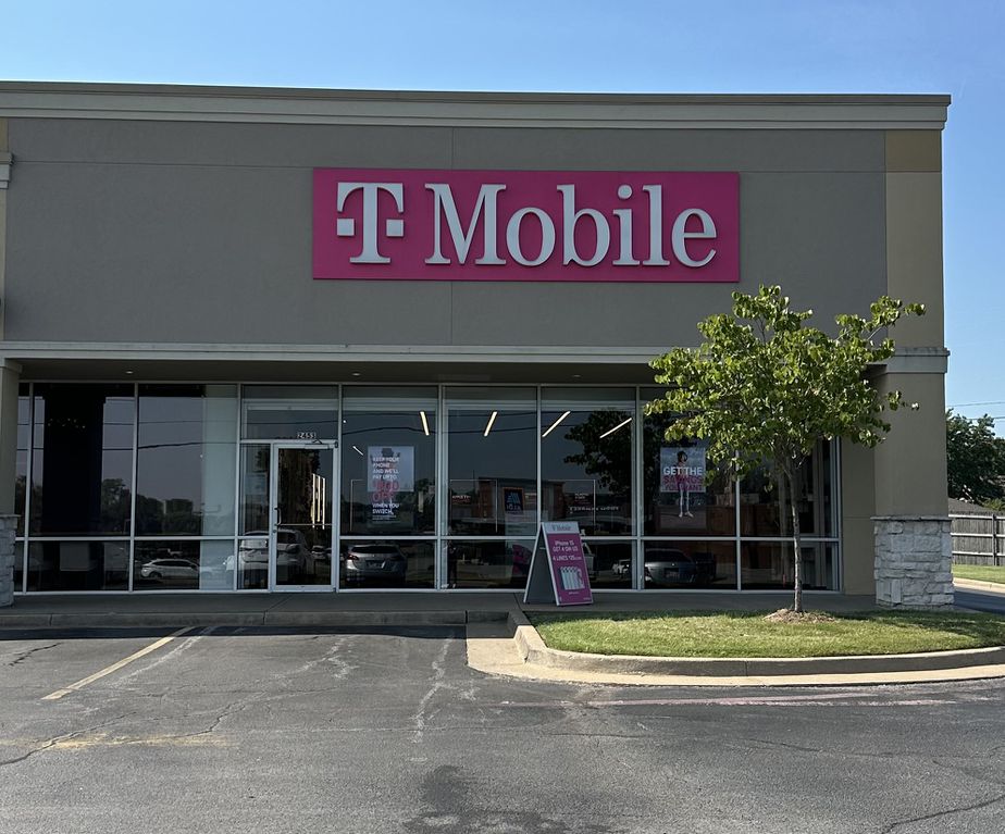 Exterior photo of T-Mobile Store at Kenosha & Aspen, Broken Arrow, OK