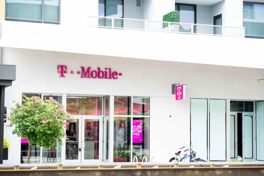 Exterior photo of T-Mobile store at Nw 82nd & Nw 36 St, Doral, FL