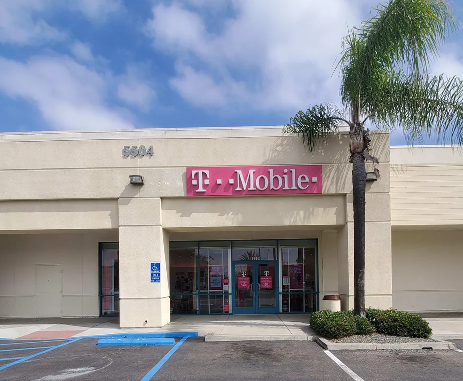 Exterior photo of T-Mobile store at Balboa & Genessee, San Diego, CA