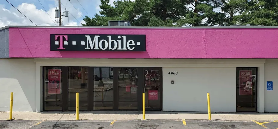 Exterior photo of T-Mobile store at Central & 44th 2, Columbia Heights, MN