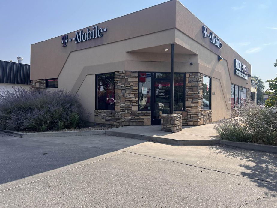 Exterior photo of T-Mobile Store at North & 12th, Grand Junction, CO