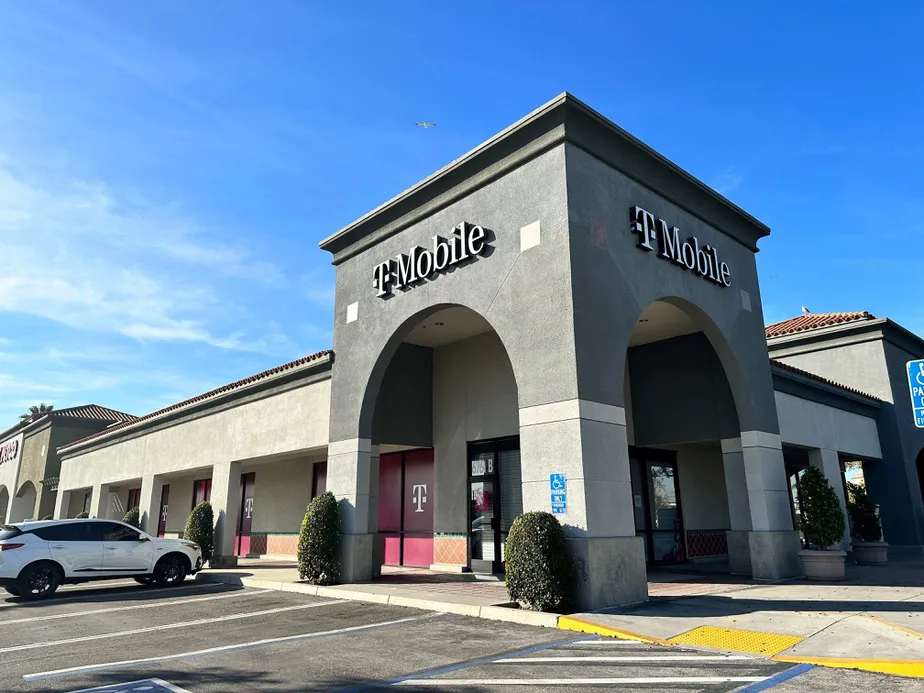  Exterior photo of T-Mobile Store at Goldenwest & Westminster, Westminster, CA 