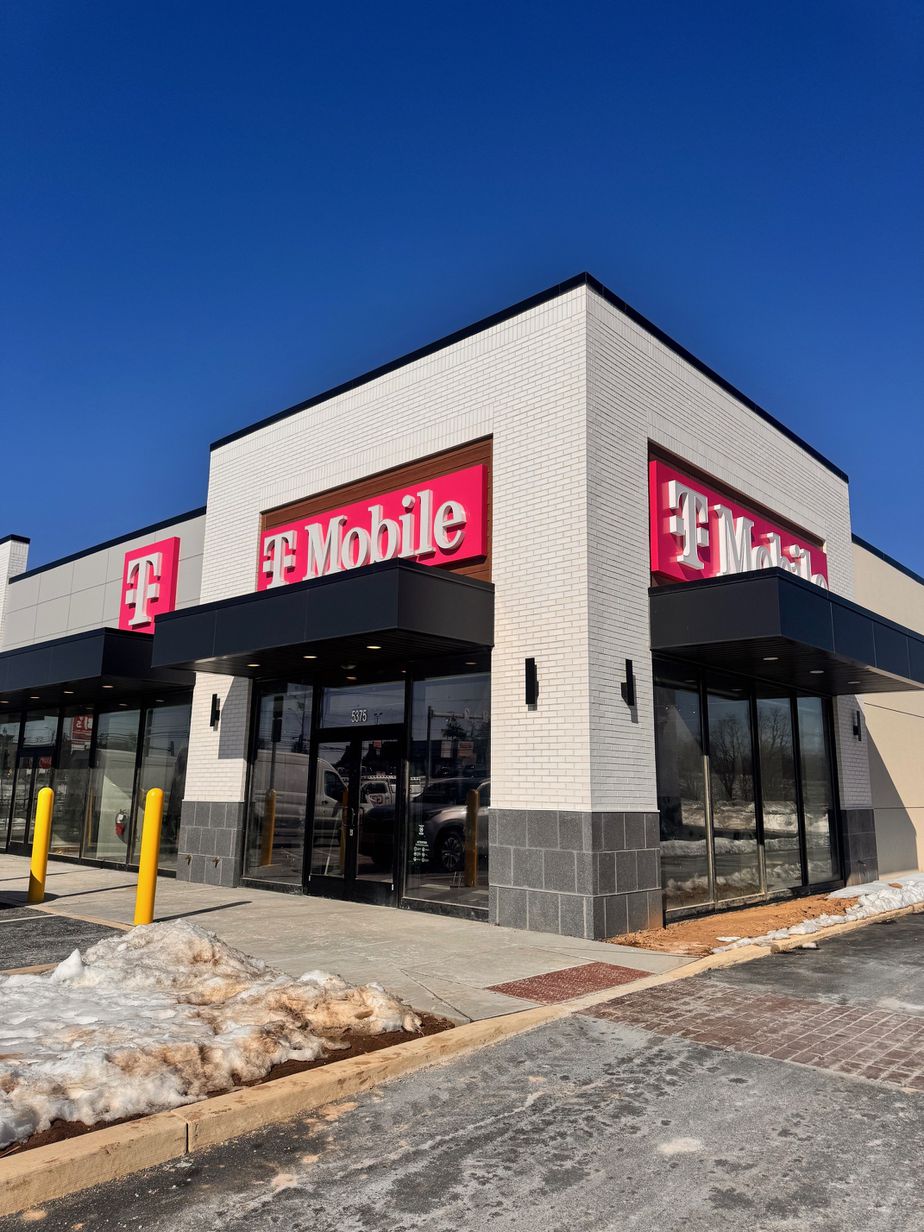  Exterior photo of T-Mobile Store at Beltway Towne Centre, Mechanicsburg, PA 