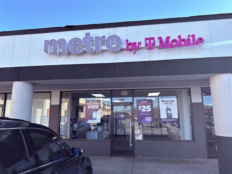 Metro by T-Mobile 2206 W. Shady Grove Rd - 2206 W. Shady Grove Rd 