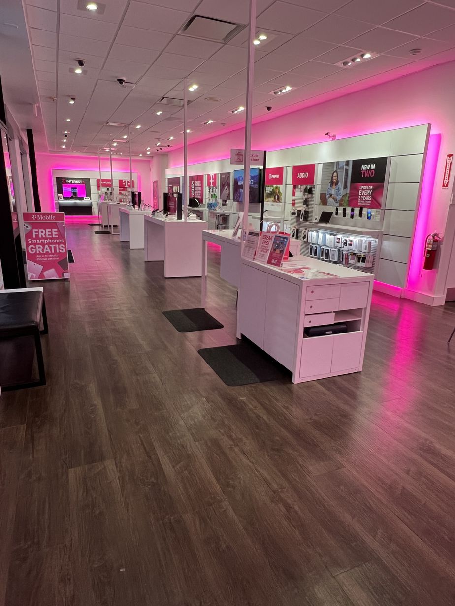  Interior photo of T-Mobile Store at Richmond Ave & Rockland Ave, Staten Island, NY 