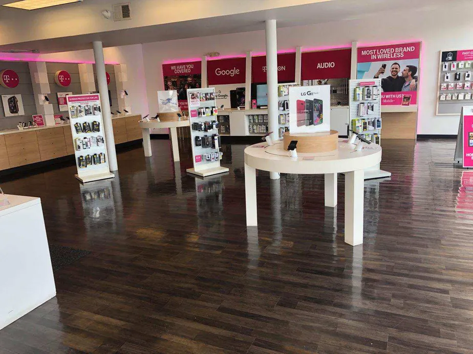 Interior photo of T-Mobile Store at Lincoln/Irving/Damen, Chicago, IL