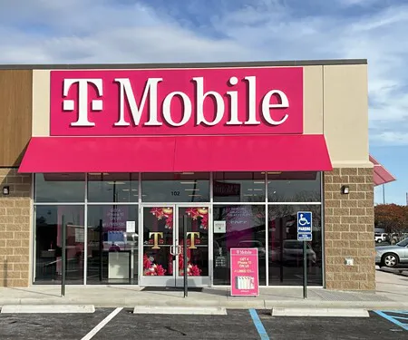  Exterior photo of T-Mobile Store at W Interstate Dr & Elton Rd, Jennings, LA 