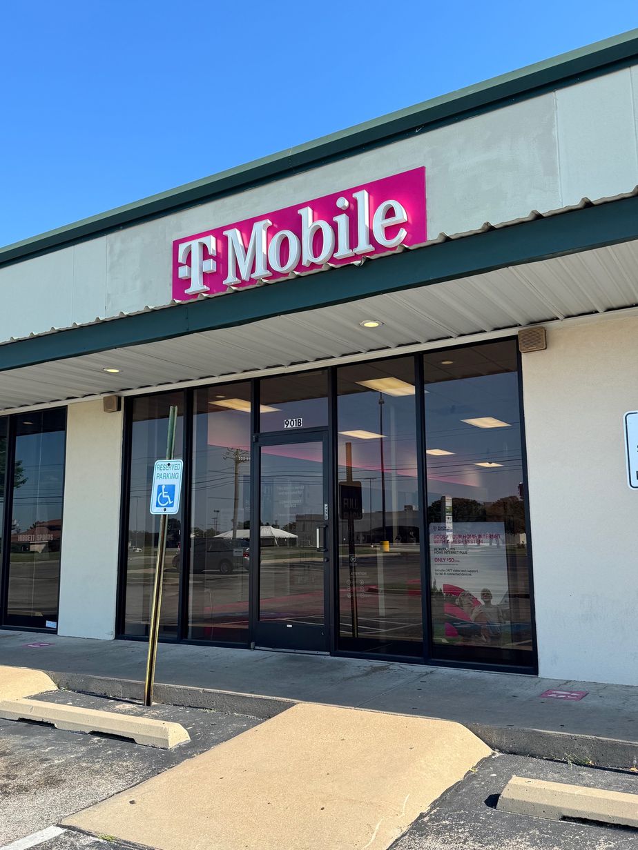 Exterior photo of T-Mobile Store at E Prospect Ave & N 5th Street, Ponca City, OK