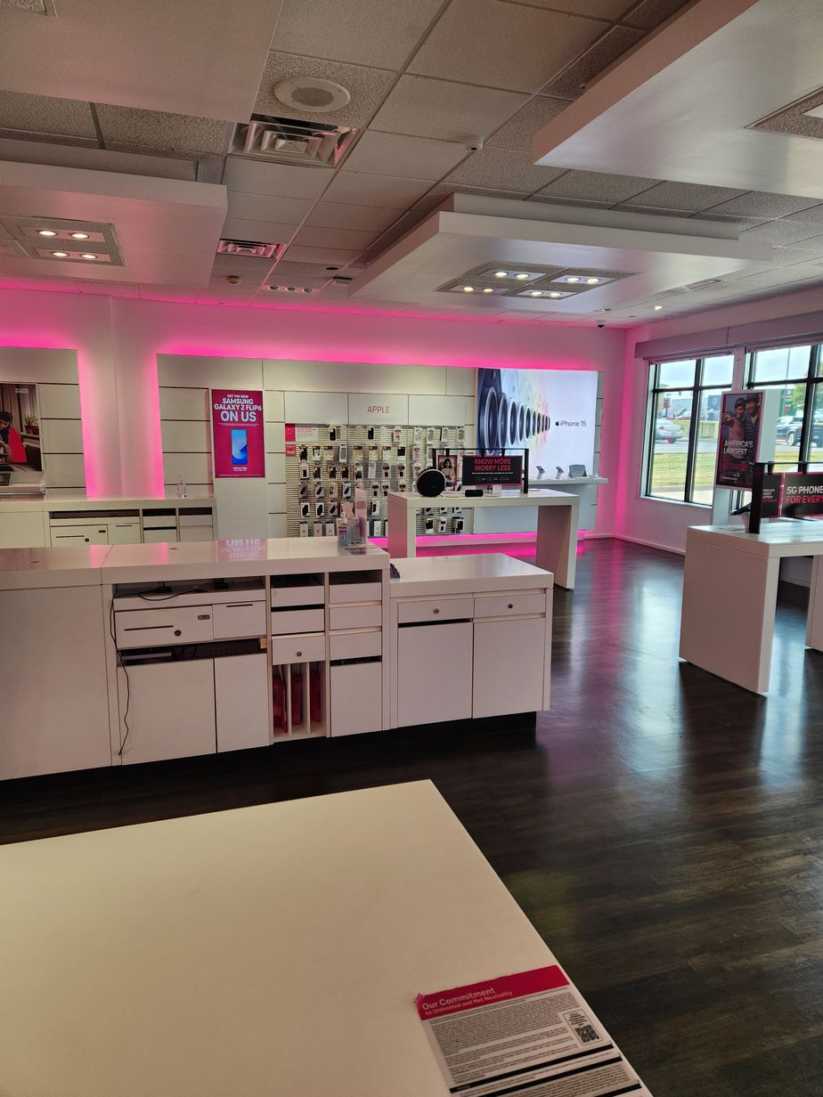 Interior photo of T-Mobile Store at US 71 & MO 58, Raymore, MO