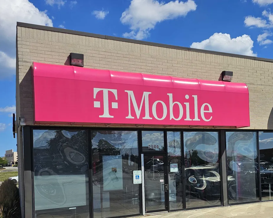 Exterior photo of T-Mobile Store at S Green Bay Rd & Regency West Dr, Racine, WI