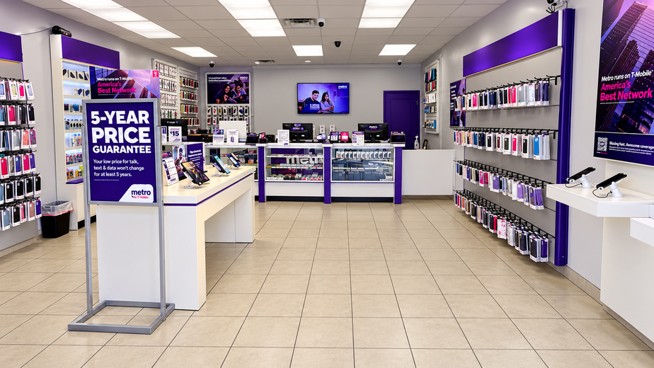 Metro by T-Mobile 1130 W Bancroft St - 1130 W Bancroft St 