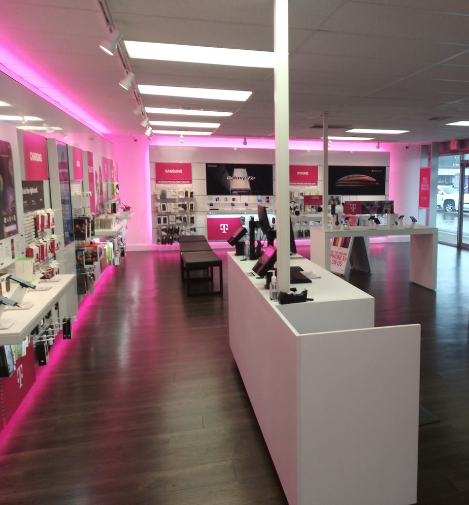 Interior photo of T-Mobile Store at Shreveport Barksdale & Knight, Shreveport, LA