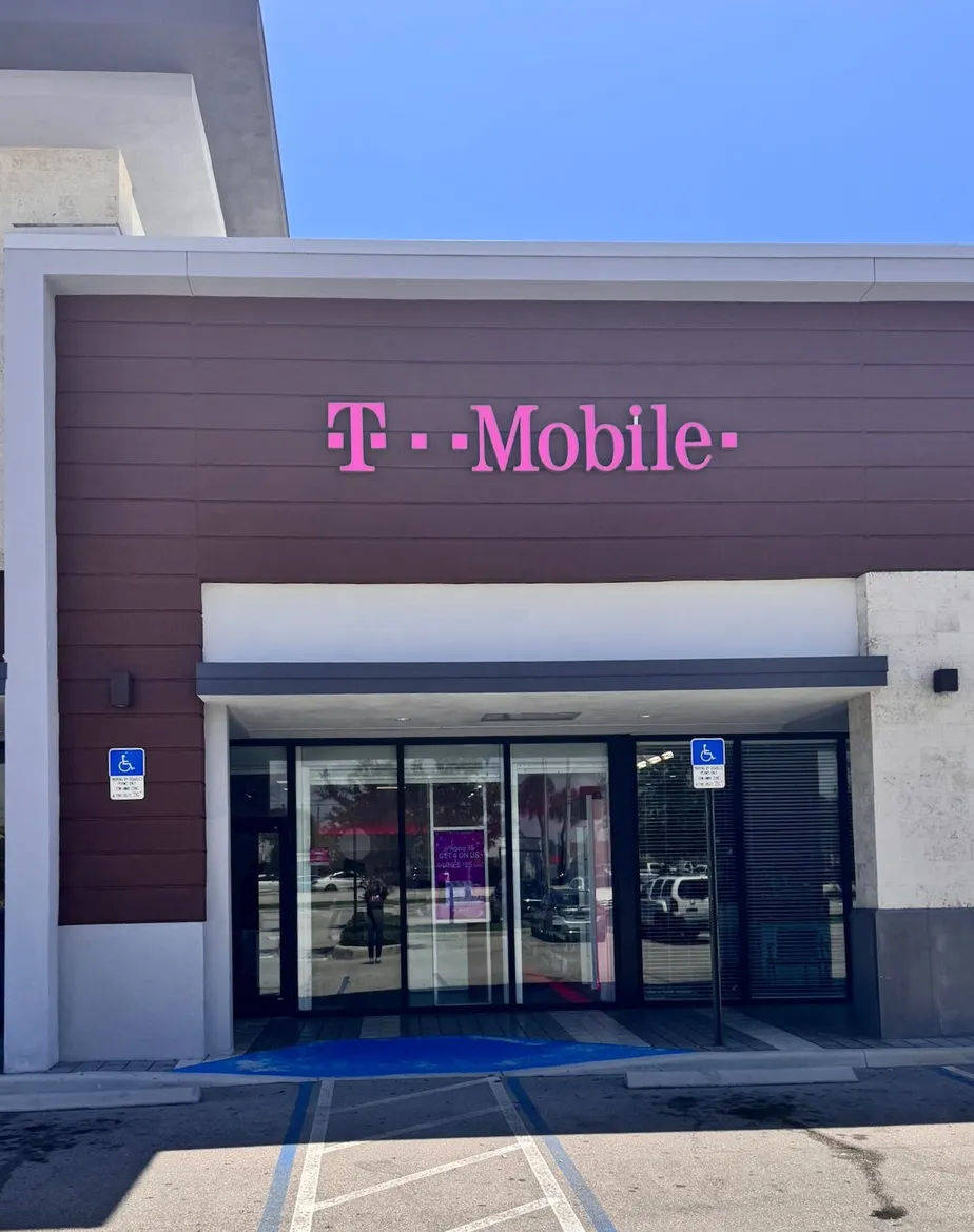  Exterior photo of T-Mobile Store at S Federal Hwy & SE 10th St, Deerfield Beach, FL 