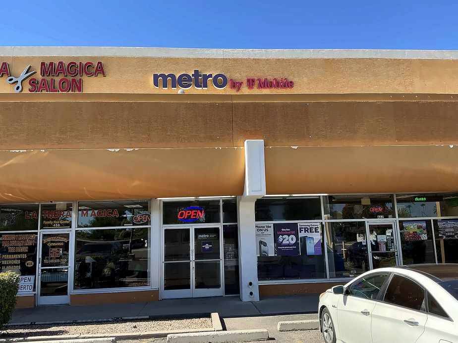 Metro by T-Mobile 460 N Alma School Rd - 460 N Alma School Rd 