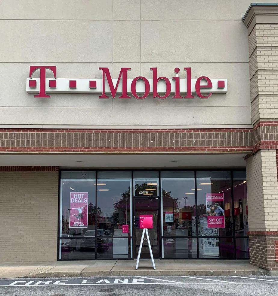  Exterior photo of T-Mobile store at Goodman Rd & I-78, Olive Branch, MS 