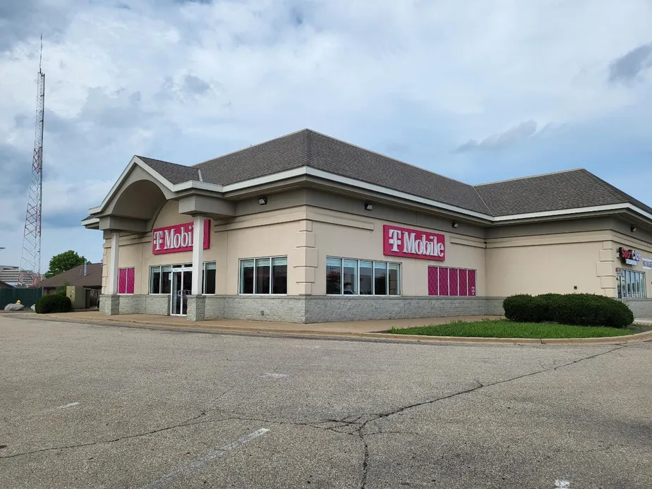 Exterior photo of T-Mobile Store at River & Camp, East Peoria, IL
