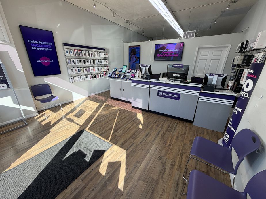 Metro by T-Mobile 6206 Livingston Rd - 6206 Livingston Rd 
