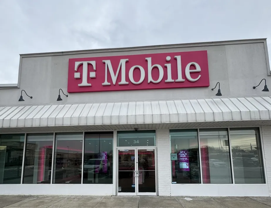  Exterior photo of T-Mobile Store at Forest Ave & Barrett, Staten Island, NY 