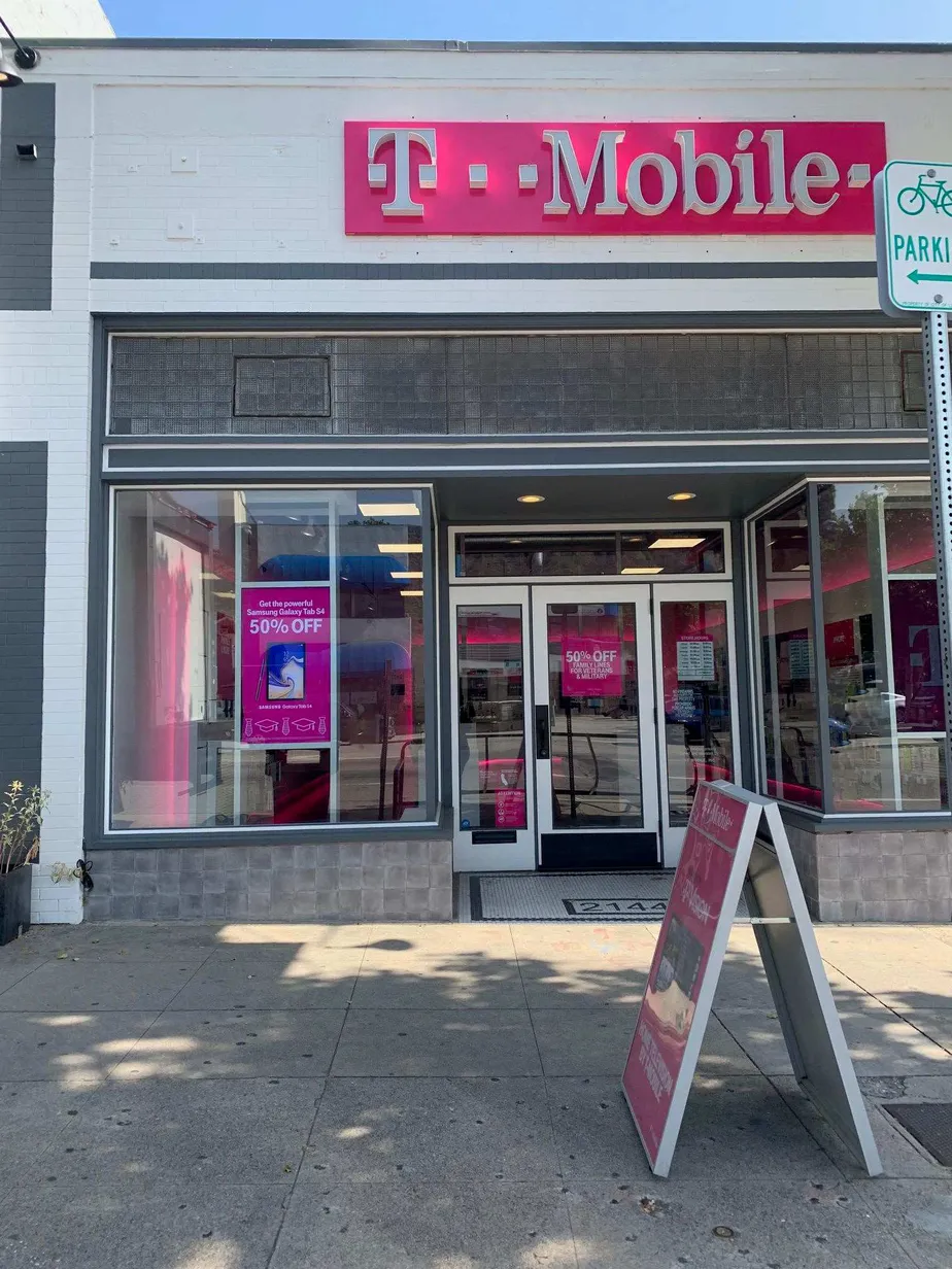 Exterior photo of T-Mobile store at Rohnert Park Expy & Labath Ave, Rohnert Park, CA