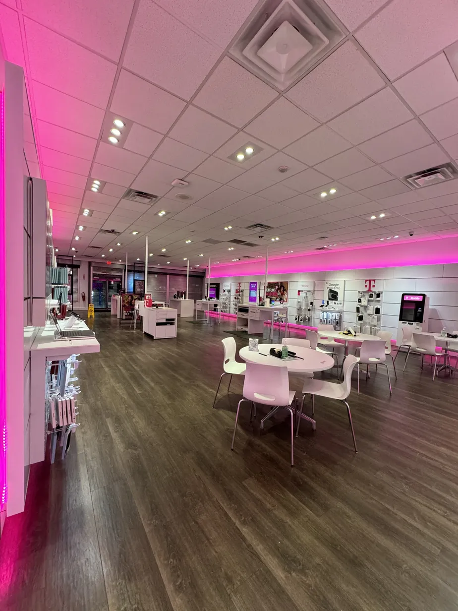  Interior photo of T-Mobile Store at Forest Ave & Barrett, Staten Island, NY 