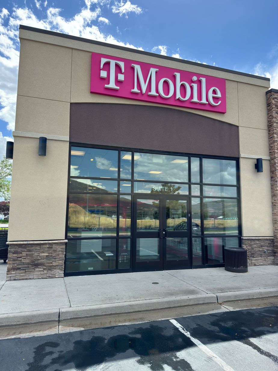 Exterior photo of T-Mobile Store at SR-92 & 5300 W, Highland, UT