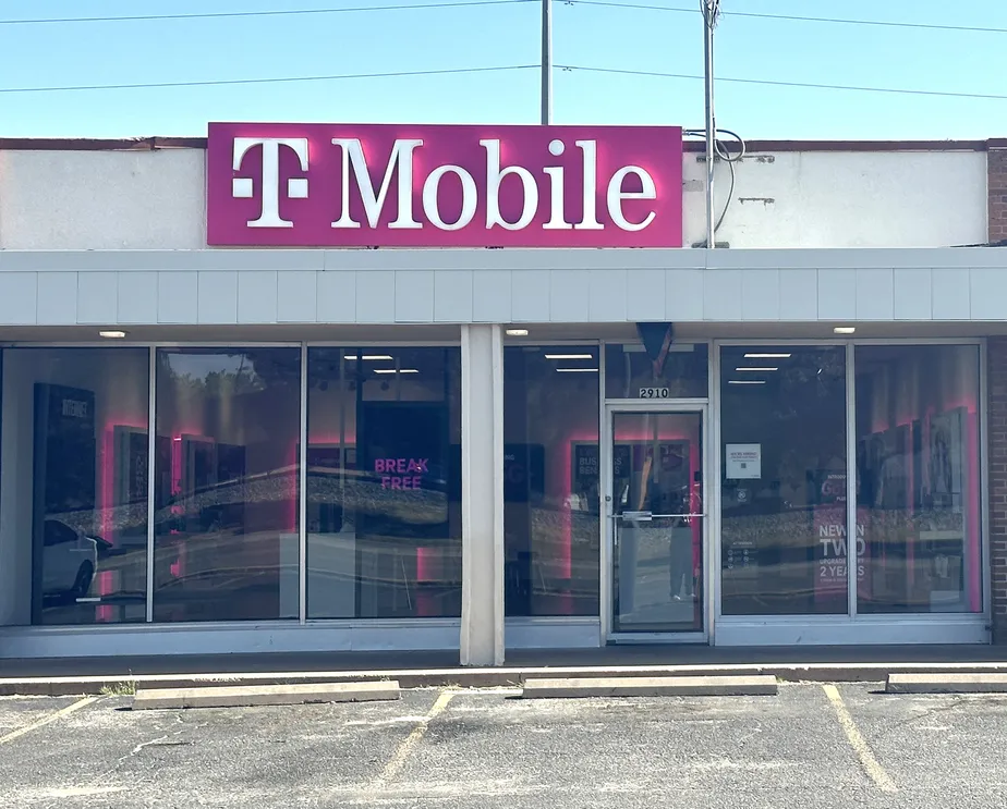 Exterior photo of T-Mobile Store at N 1st St & Mockingbird Ln, Abilene, TX