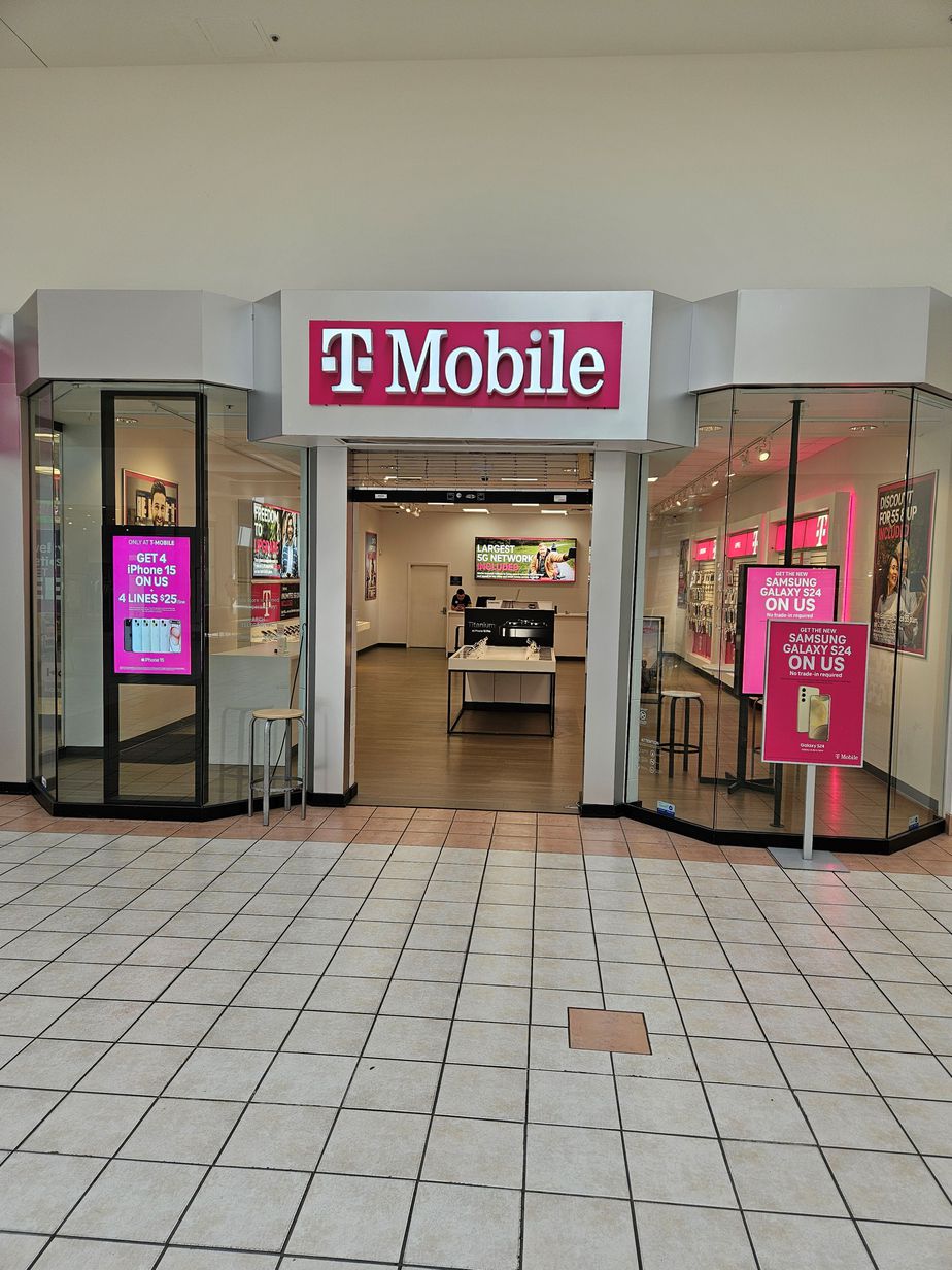 Exterior photo of T-Mobile Store at Grand Central Mall, Vienna, WV