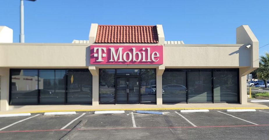 Exterior photo of T-Mobile Store at Walzem Rd & Windsor Cross, Windcrest, TX