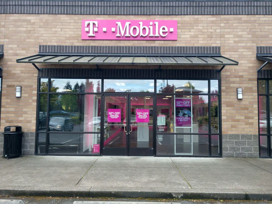 Exterior photo of T-Mobile store at Ne Andresen Rd & Ne 88th St, Vancouver, WA