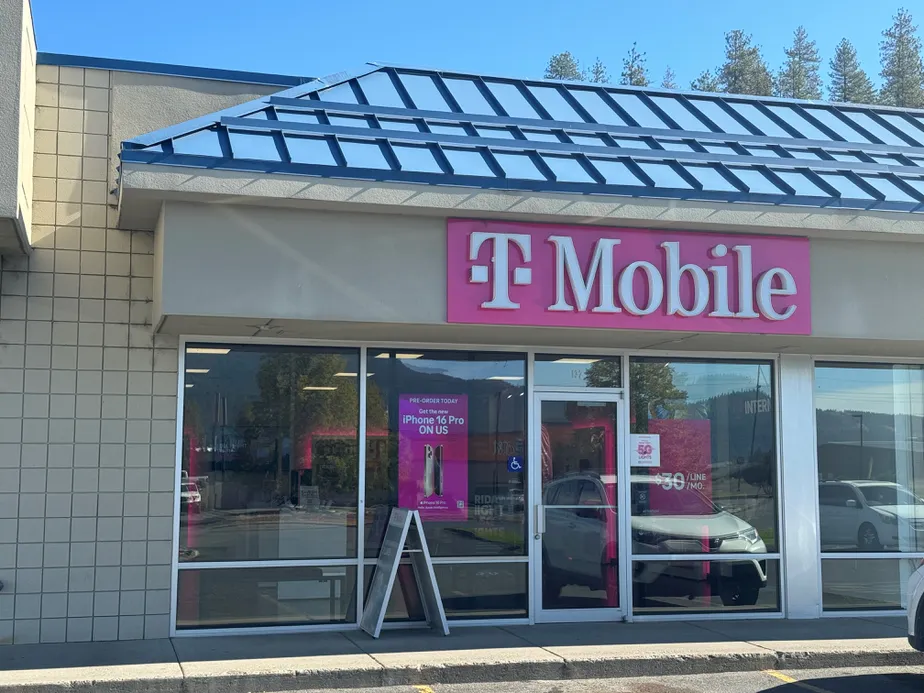  Exterior photo of T-Mobile Store at US 395 & Canning Dr, Colville, WA 