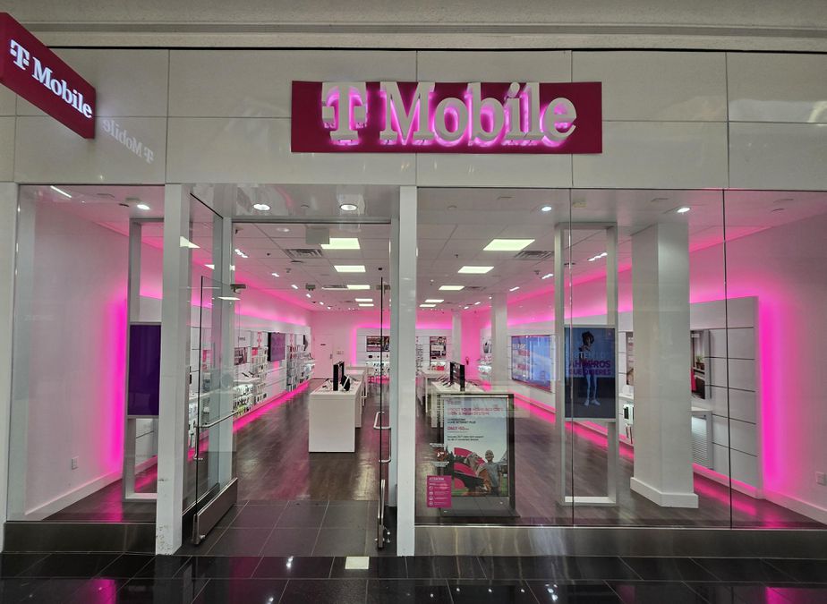 Exterior photo of T-Mobile Store at Holyoke Mall, Holyoke, MA