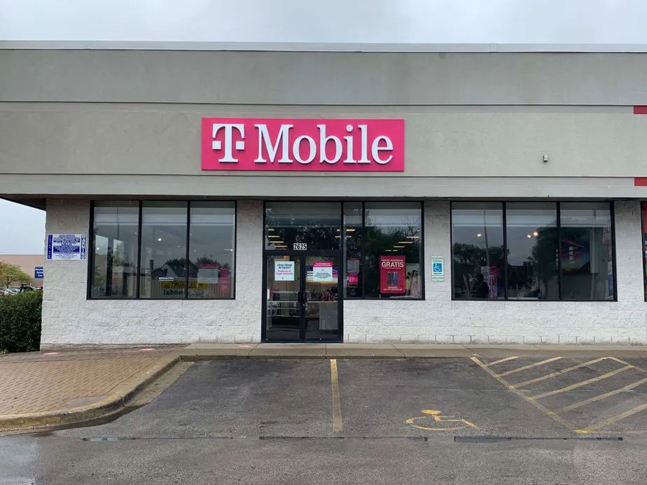 Exterior photo of T-Mobile store at S Cicero Ave & W 28th St, Cicero, IL