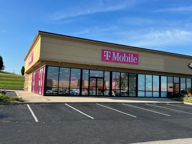 Exterior photo of T-Mobile Store at Springboro Pike & Mall Woods Dr, Dayton, OH 
