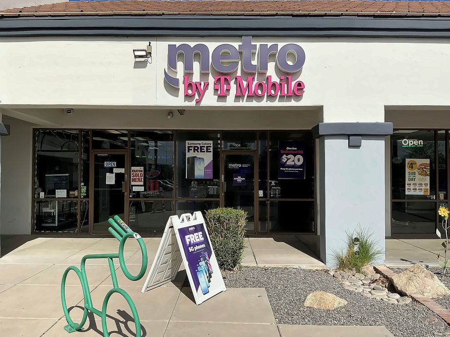 Metro by T-Mobile 322 E Brown Rd - 322 E Brown Rd 