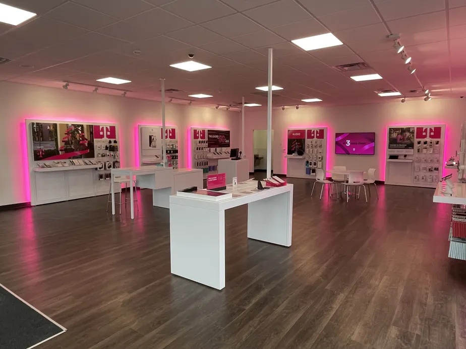 Foto del interior de la tienda T-Mobile en Venture Way & Rt 34, Ottumwa, IA