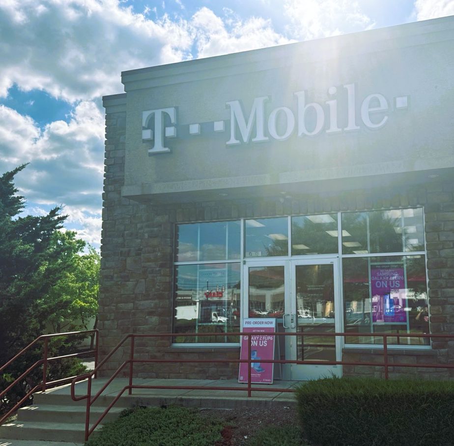 Exterior photo of T-Mobile Store at Second St Pike & Almshouse Rd, Richboro, PA