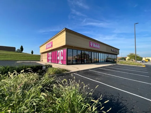  Exterior photo of T-Mobile Store at Springboro Pike & Mall Woods Dr, Dayton, OH 