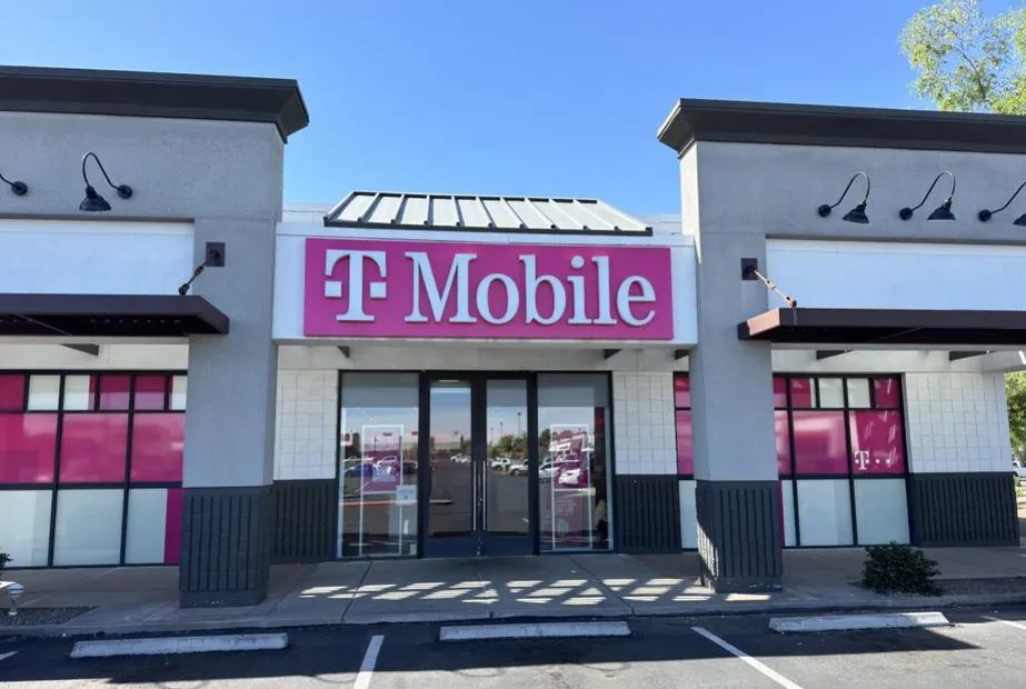  Exterior photo of T-Mobile Store at 59th Ave & Bell Rd, Glendale, AZ 