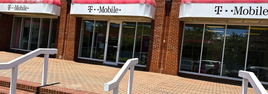 Exterior photo of T-Mobile Store at Settlers Landing & Old Hampton, Hampton, VA