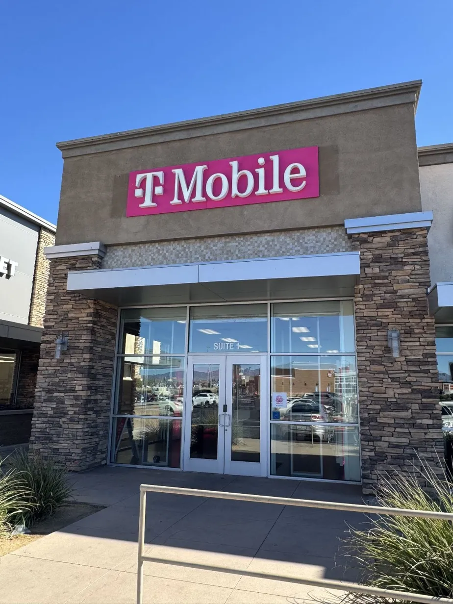  Exterior photo of T-Mobile Store at Main & Escondido, Hesperia, CA 