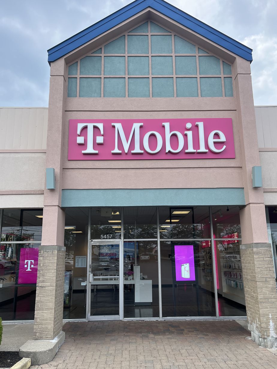 Exterior photo of T-Mobile Store at N Bend Rd & W Fork Rd, Cincinnati, OH