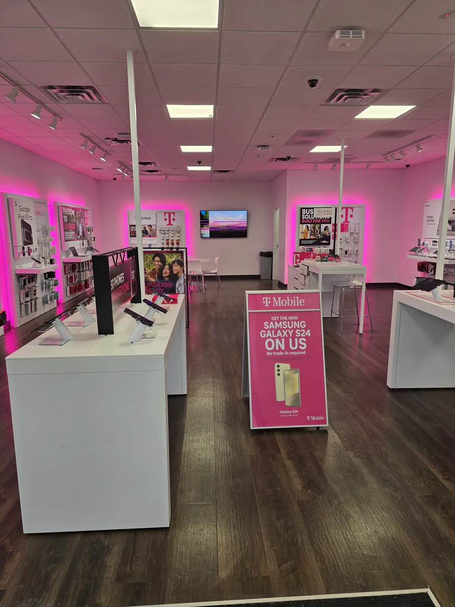  Interior photo of T-Mobile Store at Tittabawassee Rd & Fortune Blvd, Saginaw, MI 