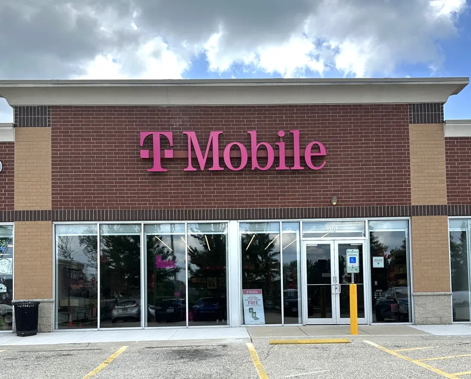 Exterior photo of T-Mobile Store at Rand Rd & Old Rand Rd, Lake Zurich, IL