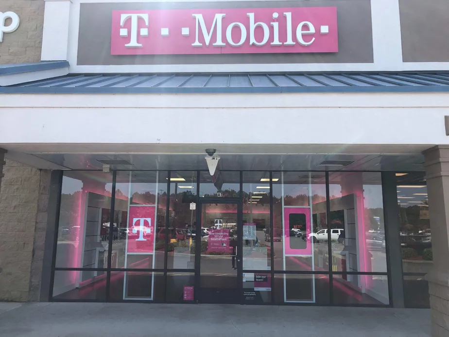 Exterior photo of T-Mobile store at Us Hwy 40 & Kings Bay Rd, St Marys, GA