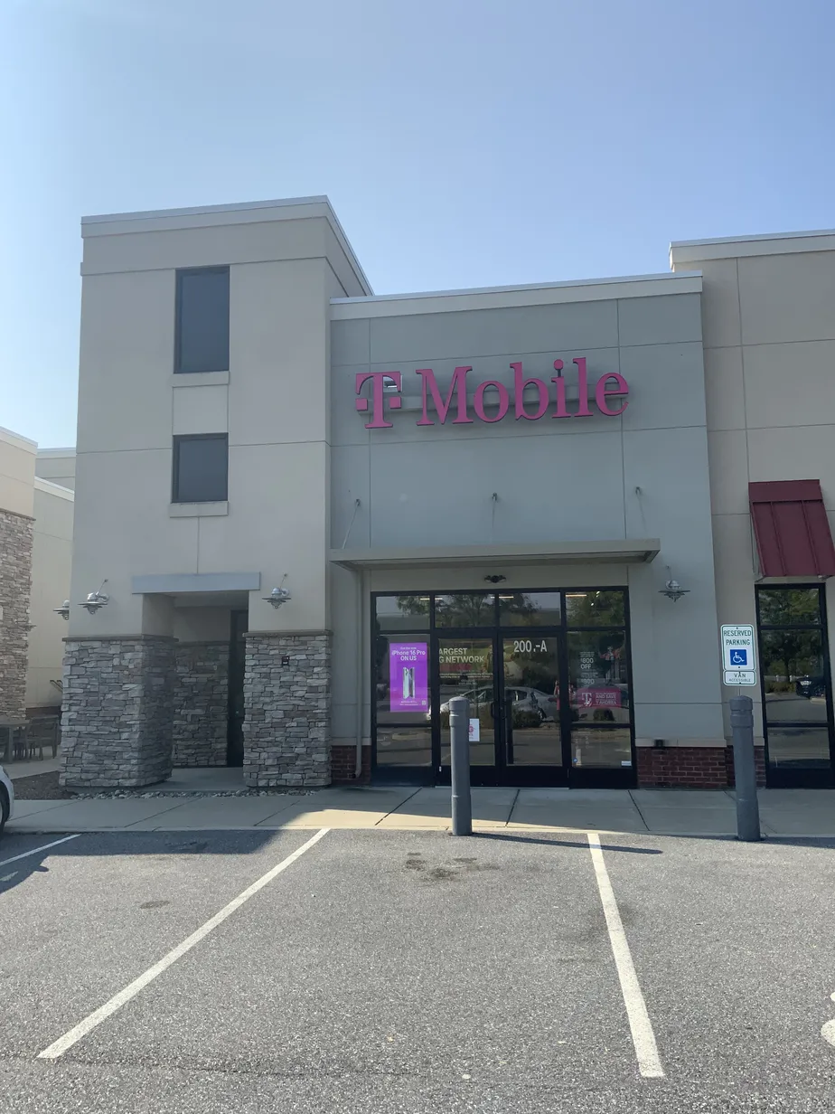  Exterior photo of T-Mobile Store at Donegal Square, Manheim, PA 