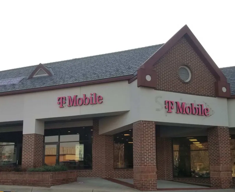  Exterior photo of T-Mobile store at Centreville Sq & Machen Rd, Centreville, VA 