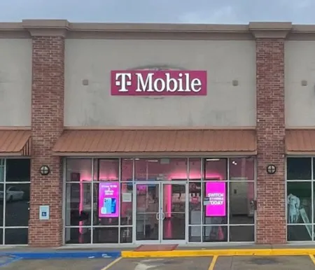  Exterior photo of T-Mobile Store at Hospital Rd & La 10, New Roads, LA 