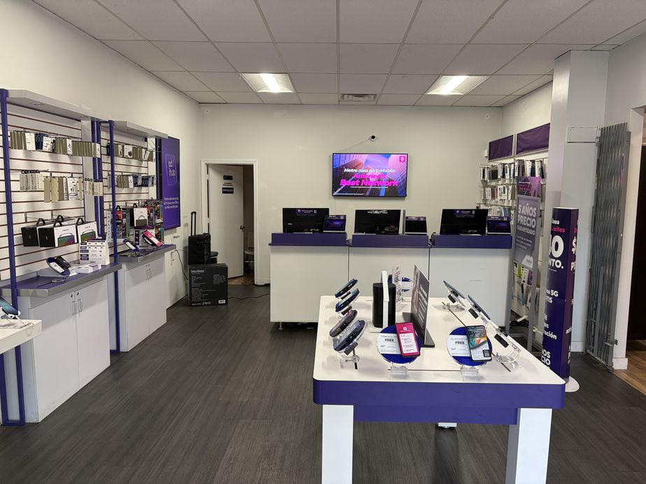 Metro by T-Mobile 479 N Front St - 479 N Front St