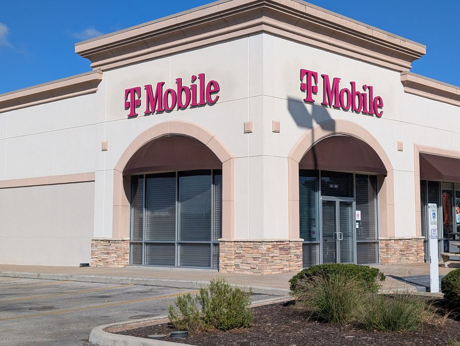 Exterior photo of T-Mobile Store at Franklin & New Rd, Waco, TX