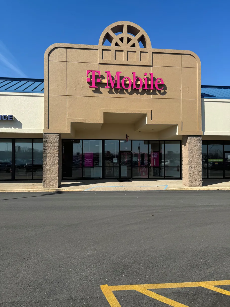  Exterior photo of T-Mobile Store at Springfield Freedom, Springfield, IL 